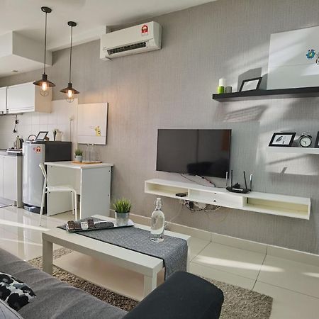 2 bedroom apartment - MyCribKL Neocyber Cyberjaya Bagian luar foto